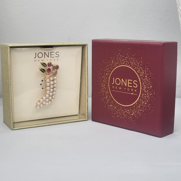 Brooch of Pearlized Stocking with Holly & Ivy Rhinestones Jones New York - Picture 4 of 7